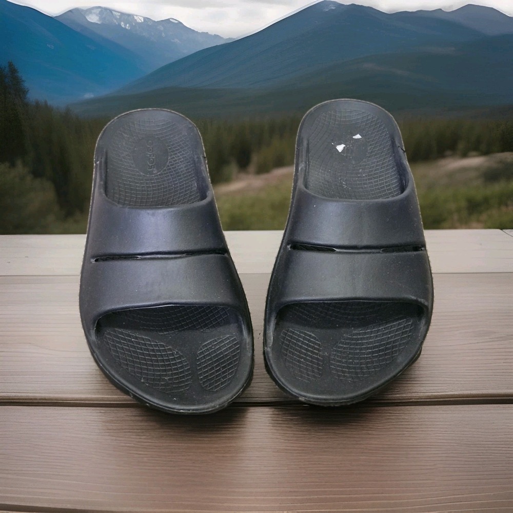 black OOFOS OOahh recovery slide sandals. Mens 8‎ Woman's 10